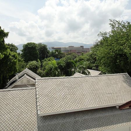The Red Hibicus Guest House Chiang Mai Exterior photo