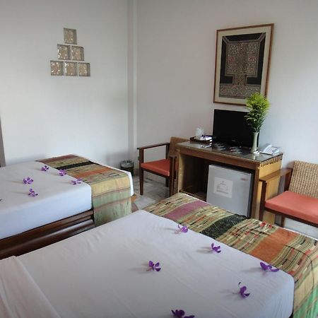 The Red Hibicus Guest House Chiang Mai Exterior photo