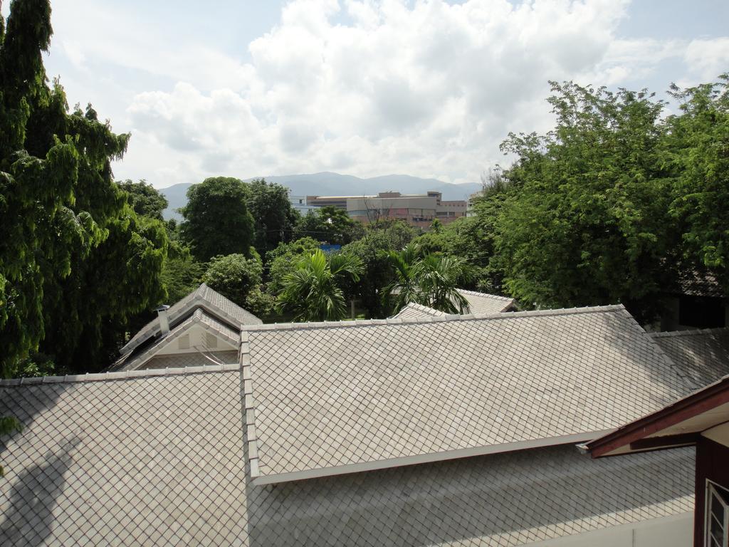 The Red Hibicus Guest House Chiang Mai Exterior photo