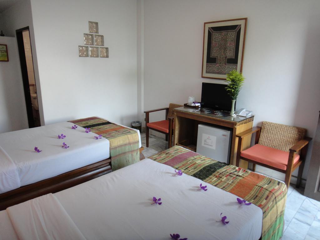 The Red Hibicus Guest House Chiang Mai Exterior photo