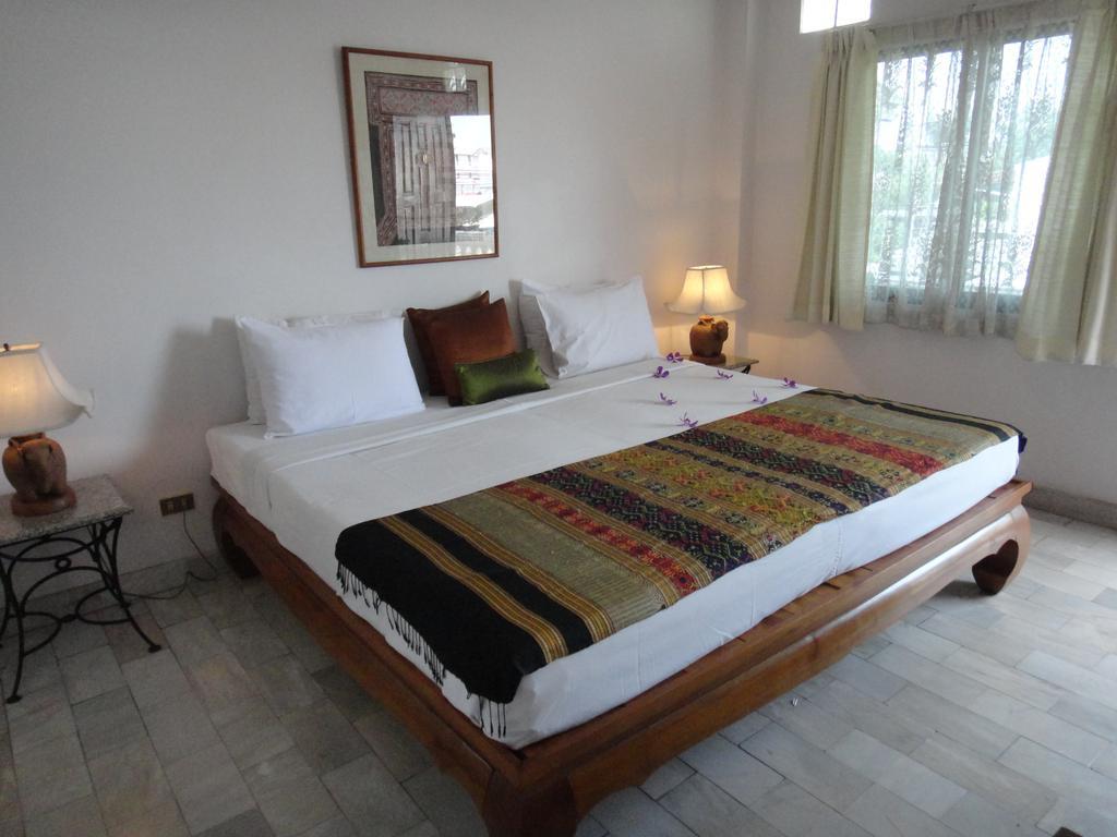 The Red Hibicus Guest House Chiang Mai Exterior photo